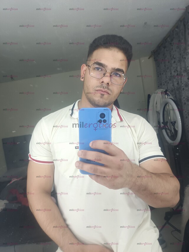 FOTOS DE JOVEN EDUCADO COMPLACIENTE DISPUESTO A CUMPLIR TUS FANTASÍAS