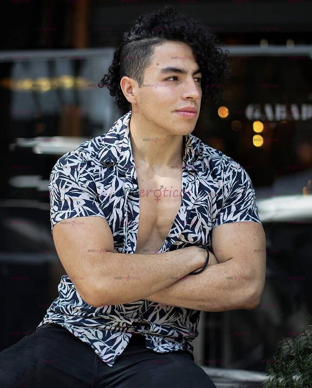 FOTOS DE JOVEN GUAPO DOTADO VERGON DE BUEN CUERPO CALIENTE PARA LLENARTE DE LECHE