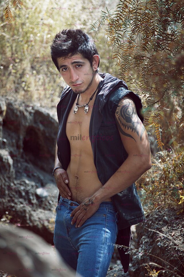 FOTOS DE CRISTOPHER... TATUADO, LUJURIOSO Y MUY FOGOSO EL NINFÓMANO QUE BUSCAS !