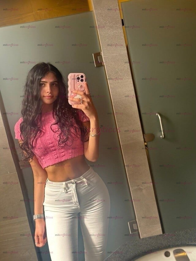 FOTOS DE SASHA MONTENEGRO 21 AÑOS TRATO DE NOVIOS REALES