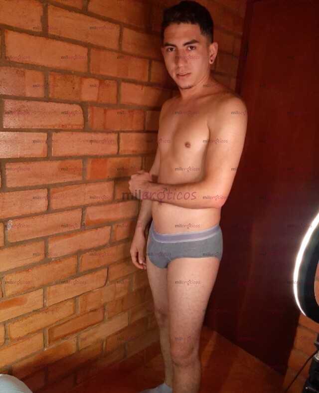 FOTOS DE HOLA ME LLAMO MIGUEL TENGO 22 AÑOS SOY UN HOMBRE SEXY Y ATRACTIVO