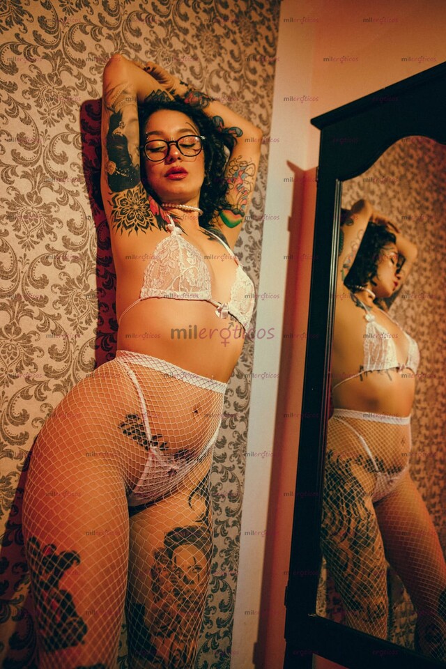 FOTOS DE SEXY ELEGANTE TIERNA TATUADA Y PASIONAL LA VAS A PASAR INCREÍBLE