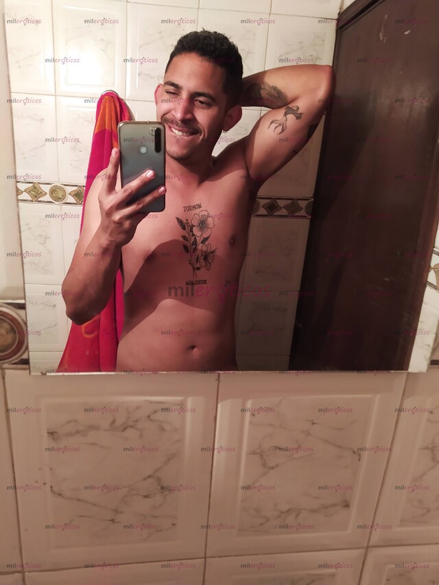 FOTOS DE MORENO LATINO DIVERTIDO Y CALIENTE. COMPLACIENTE