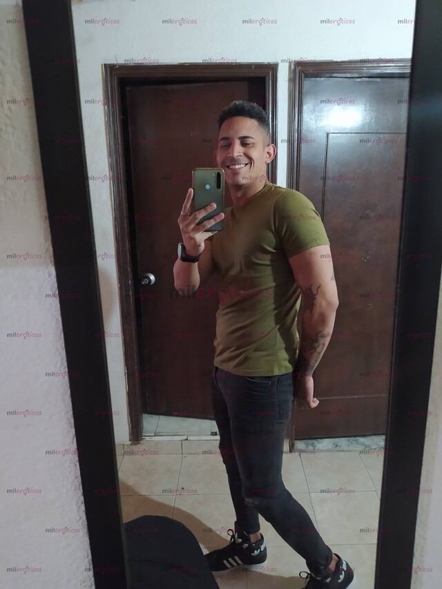 FOTOS DE MORENO LATINO DIVERTIDO Y CALIENTE. COMPLACIENTE