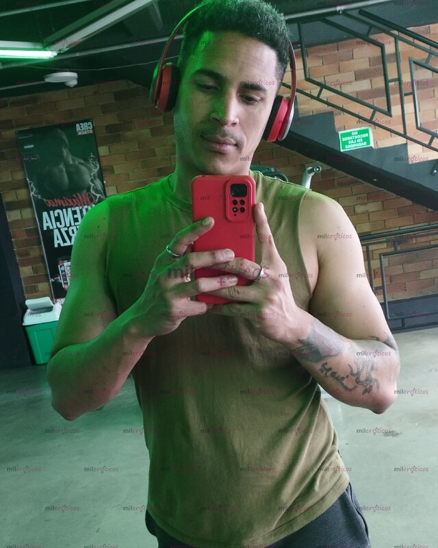 FOTOS DE MORENO LATINO DIVERTIDO Y CALIENTE. COMPLACIENTE