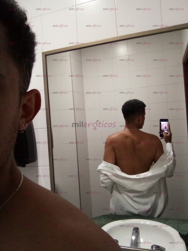 FOTOS DE MORENO LATINO DIVERTIDO Y CALIENTE. COMPLACIENTE