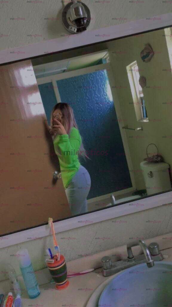 FOTOS DE DEJA QUE MIS RICAS CADERAS SE MUEVAN DELICIOSO ENCIMA DE TI