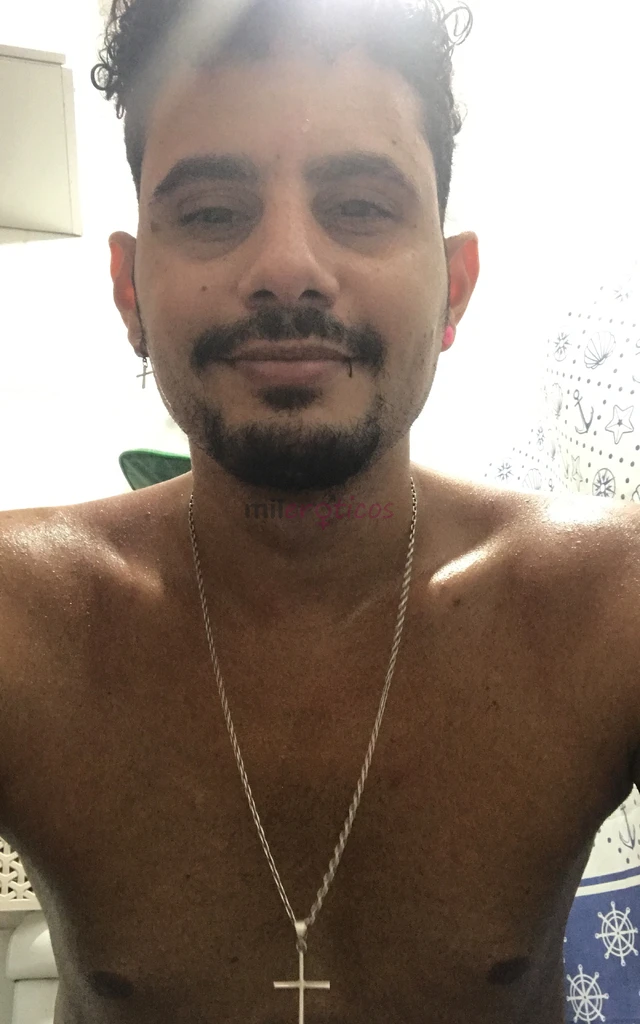 Me chamo carlos ferri tenho 24 anos e disponivel para o rio de janeiro zap 21 99694 1071faco massagem relaxante namoradinho carinhoso sou hetero logo...
