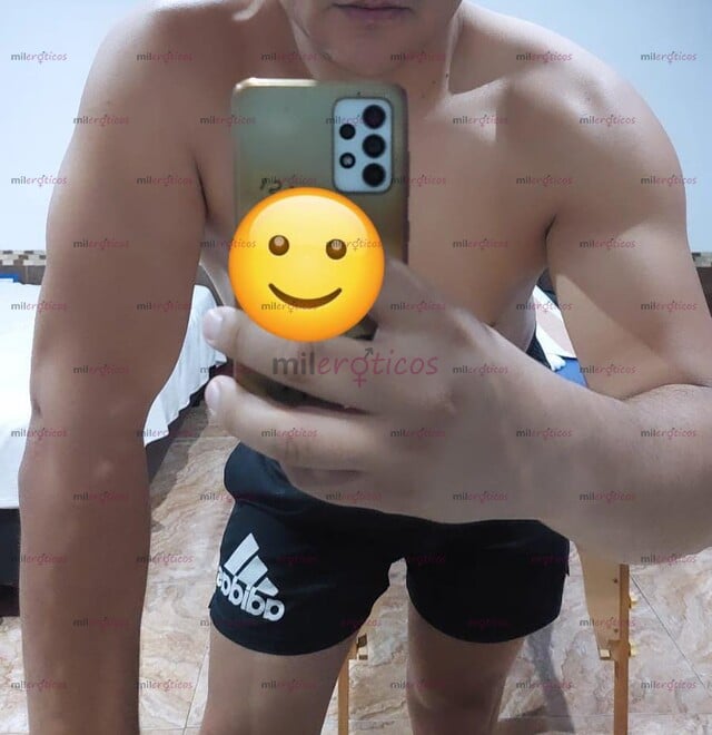 FOTOS DE BISEXUAL BIEN CALIENTE CON LA VERGA BIEN DURA.