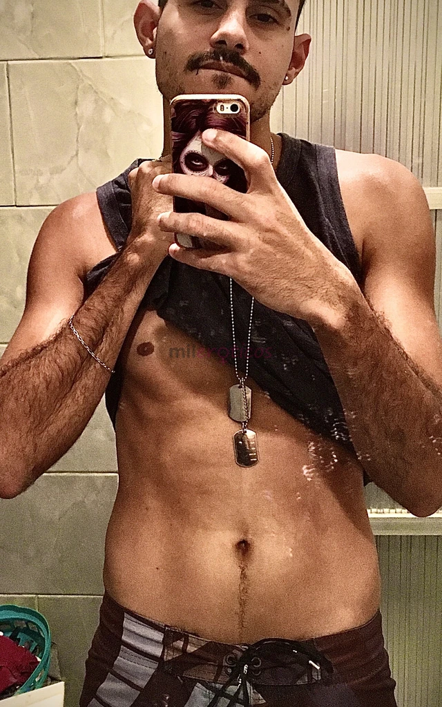 Me chamo carlos ferri tenho 24 anos e meu whatsapp e 21996941071 faco massagem relaxante posso ser seu namoradinho especial sou hetero logo sou apenas...