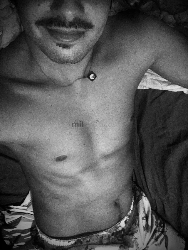 Me chamo carlos ferri tenho 24 anos e meu whatsapp e 21996941071 faco massagem relaxante posso ser seu namoradinho especial sou hetero logo sou apenas...