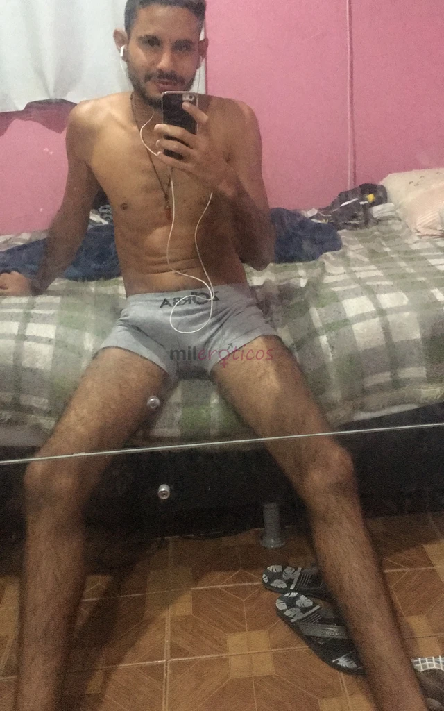 Me chamo carlos ferri tenho 24 anos e meu whatsapp e 21996941071 faco massagem relaxante posso ser seu namoradinho especial sou hetero logo sou apenas...