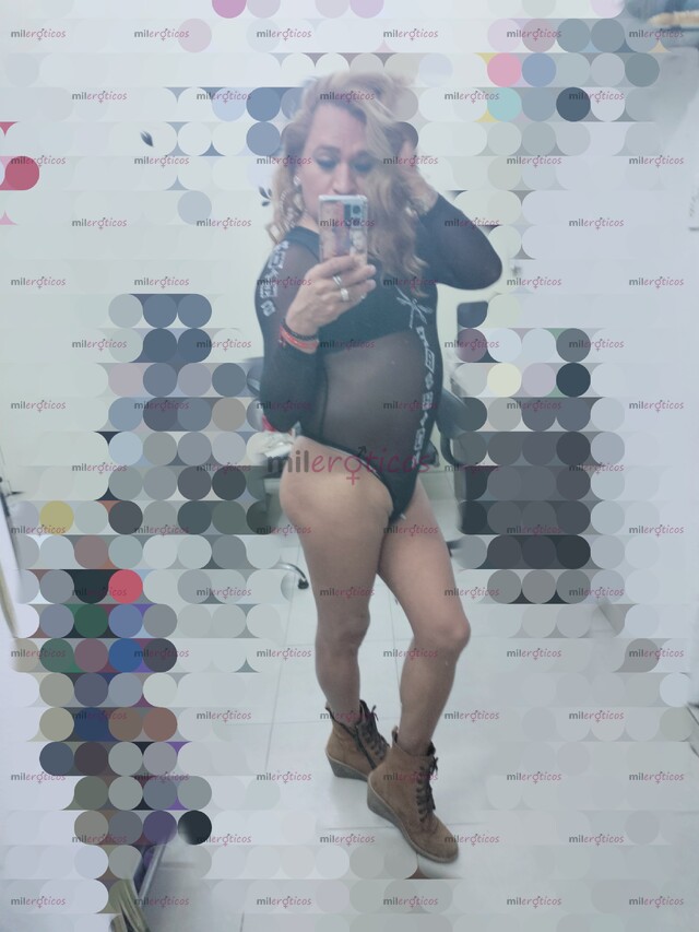 FOTOS DE CHICA DORADA Y MUY COMPLACIENTE EN TODO 69 .