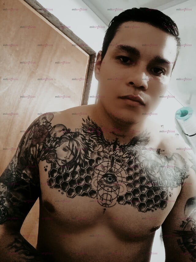 FOTOS DE HOLA SOY NICO UN CHICO TATUADITO CON CUERPO ATLÉTICO CON MUCHO MORBO