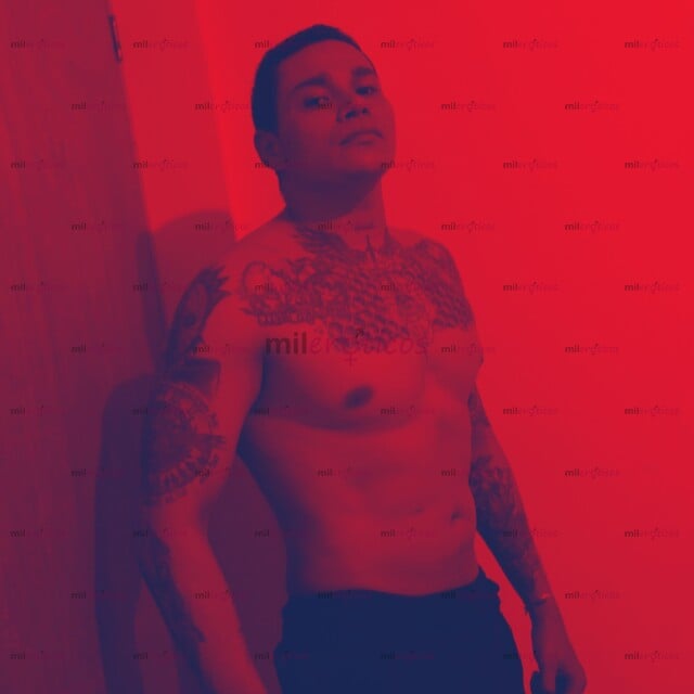 FOTOS DE HOLA SOY NICO UN CHICO TATUADITO CON CUERPO ATLÉTICO CON MUCHO MORBO