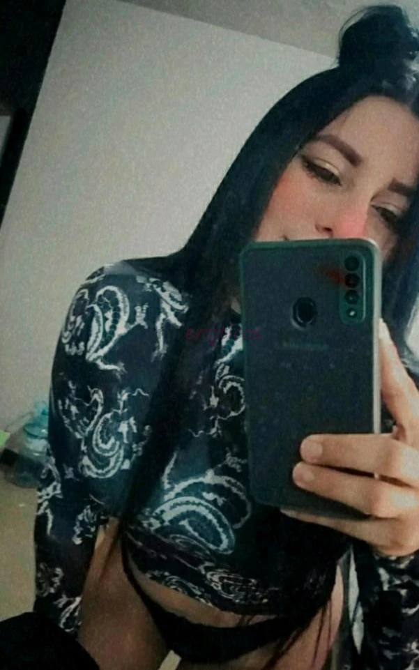 Hola amor me llamo sandra una complaciente y arrecha mujer de 30 anos extrangera rica espero cumplir todos tus deceos en la intimidad todas las poses...