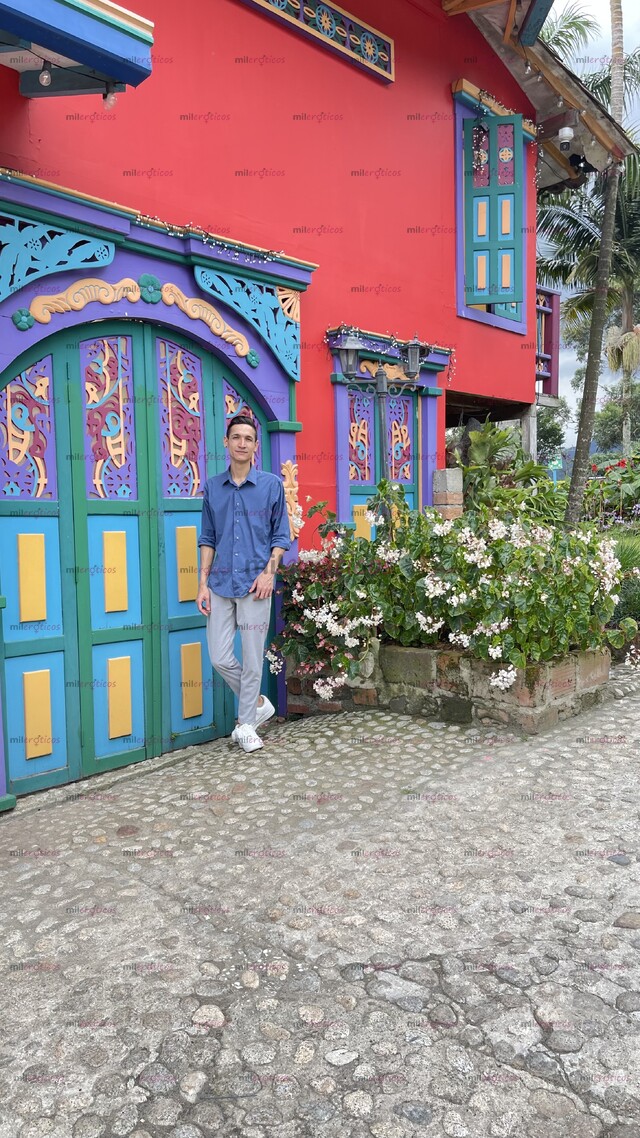 FOTOS DE JOVEN LISTO PARA COMPLACERTE Y OBEDECERTE EN TODO