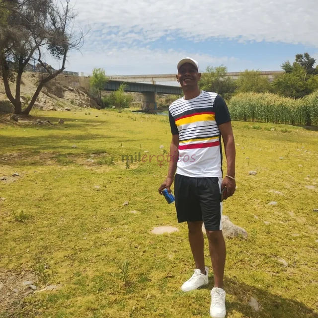 Hola soy david un negro dotado morboso con ganas de sexo contactame para mas informacion y vivir momentos placenteros no te arrepentiras full lechero...