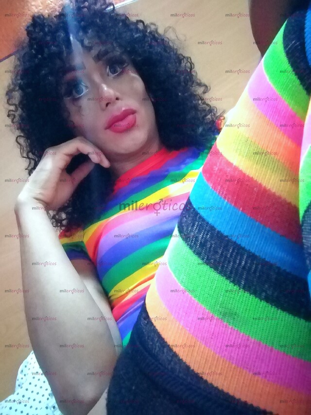 FOTOS DE CHICA CON SUCULENTO CARAMELO INTERACTIVA