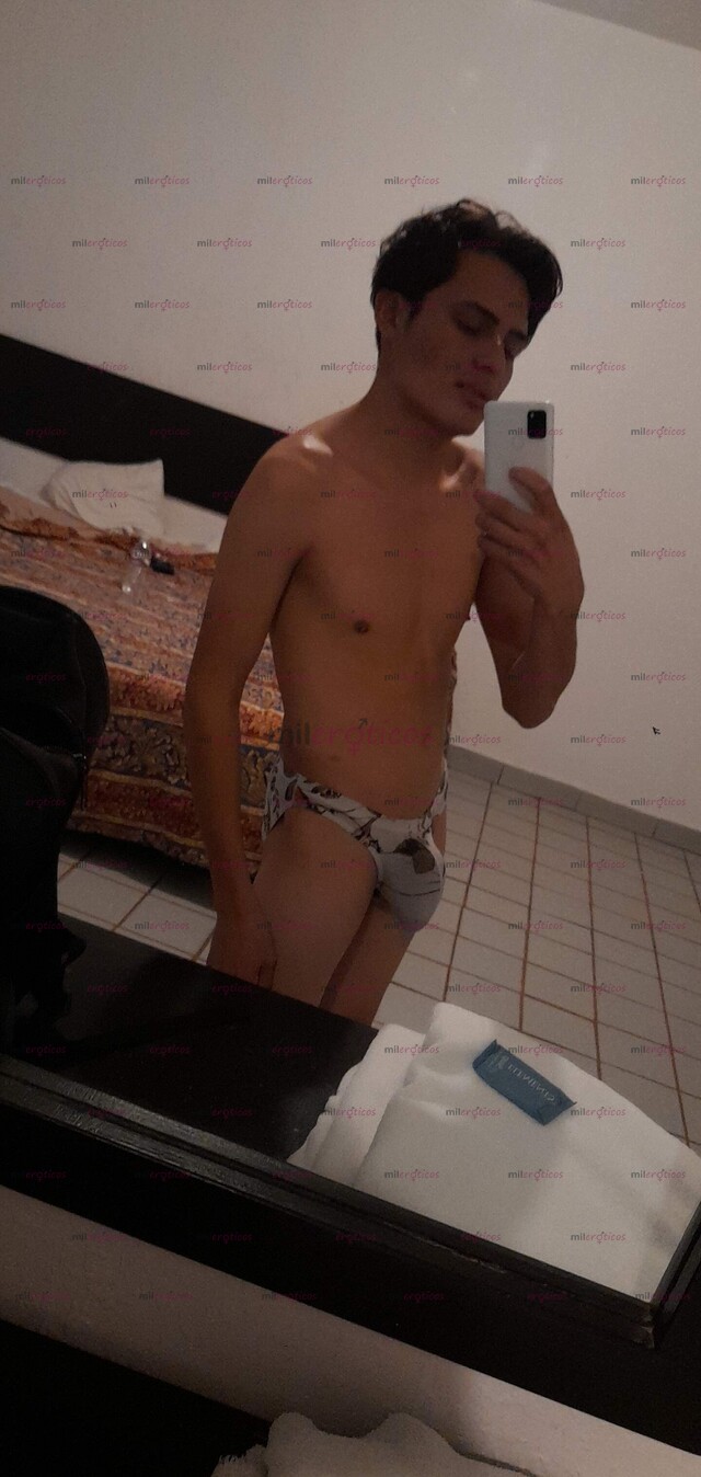 FOTOS DE JOVEN DELGADO VERGON LECHERO Y CACHONDO FETICHISTA SOMETEDOR DE PERRAS