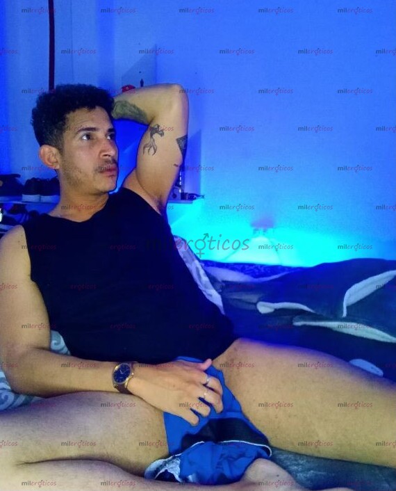 FOTOS DE MORENO LATINO DIVERTIDO Y CALIENTE. COMPLACIENTE