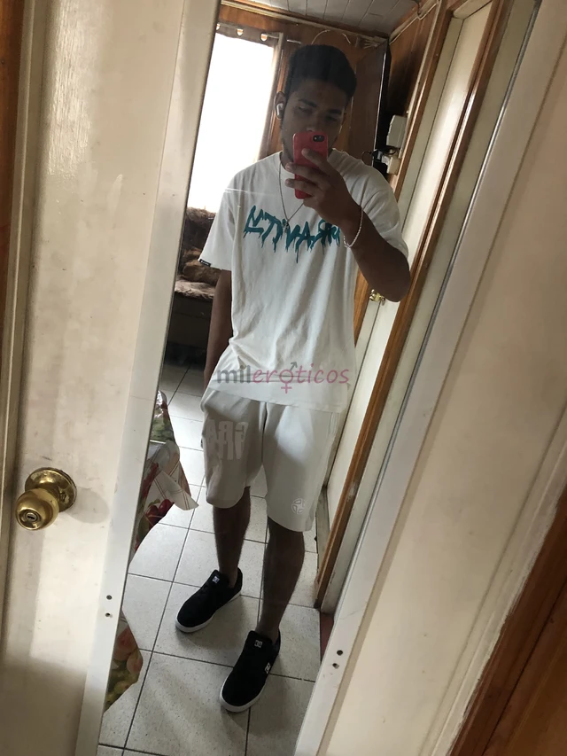 Soy satiro ninfomano caliente o como lo quieras llamartengo 23 anomido como 1 70 o masestoy para complacerte y que disfrutemos juntos haciendo lo que...