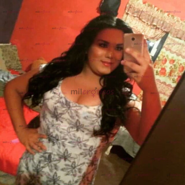 FOTOS DE CHICA CURVILÍNEA CON UN RICO CARAMELO QUE TE ENCANTARÁ