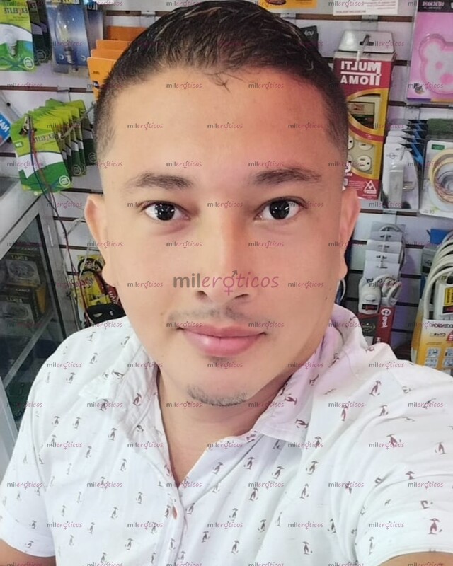 FOTOS DE MACHO VERGON COMPLACIENTE 100 HETERO CON EXPERIENCIA ENTRIOS CON PAREJAS