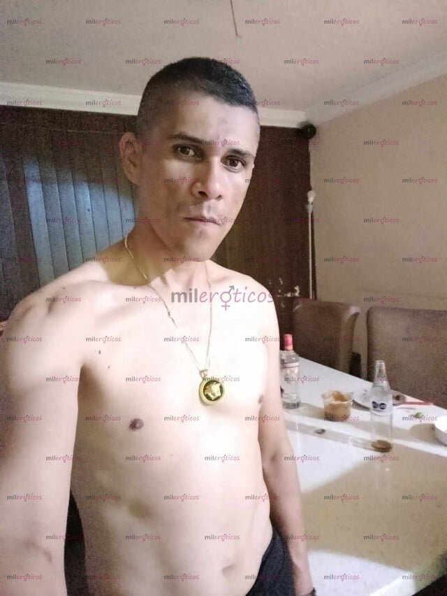 FOTOS DE PADRE ATRACTIVO, Y CON GANAS DE COGER TODO LOS DÍAS.