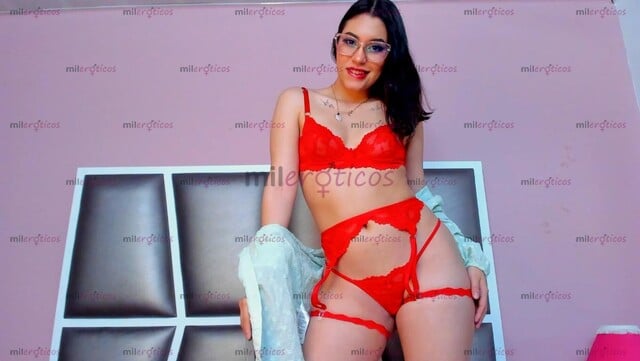 FOTOS DE UNA CHICA MUY SEDUCTORA Y COMPLACIENTE, BLANQUITA Y SUMISA