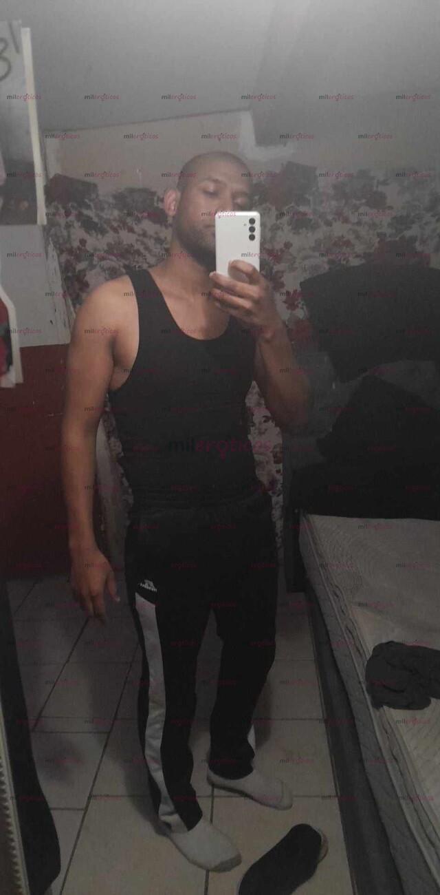FOTOS DE CHICO ATRACTIVO CON CUERPO DEPORTISTA QUE TE LLENARÁ DE PLACER
