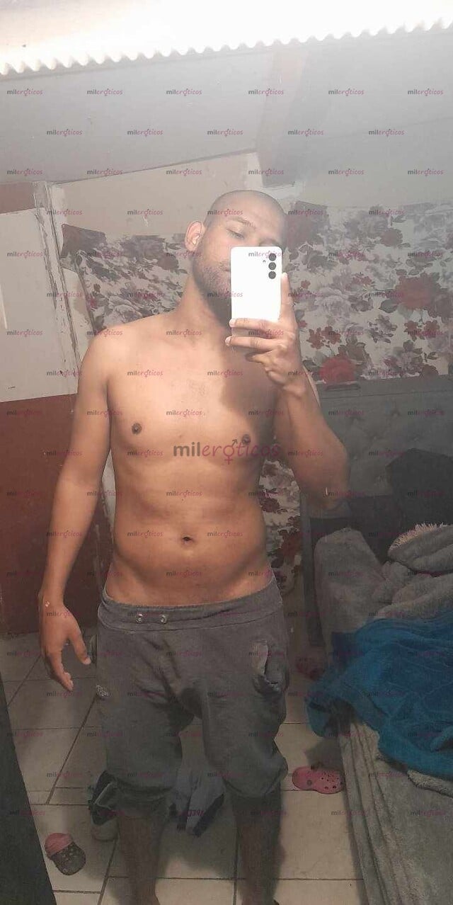 FOTOS DE CHICO ATRACTIVO CON CUERPO DEPORTISTA QUE TE LLENARÁ DE PLACER