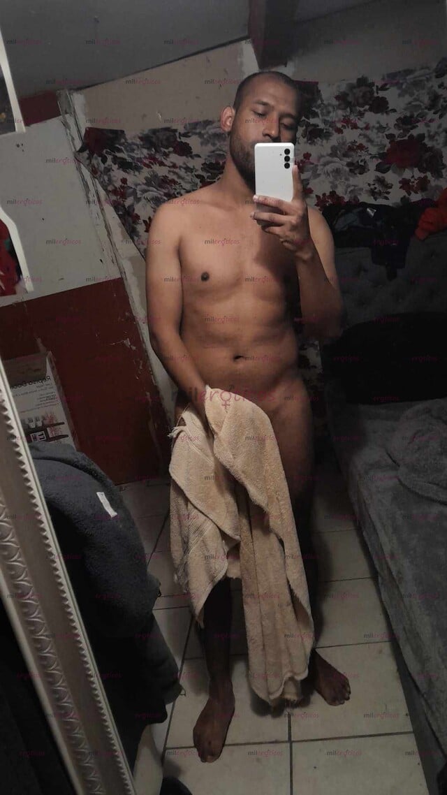 FOTOS DE CHICO ATRACTIVO CON CUERPO DEPORTISTA QUE TE LLENARÁ DE PLACER