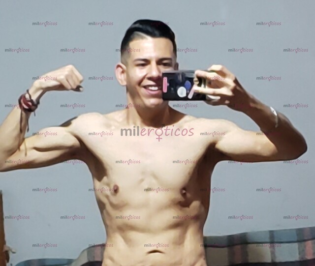 FOTOS DE HOMBRE GUAPO Y DOTADO LISTO PARA COMPLACER A MUJERES