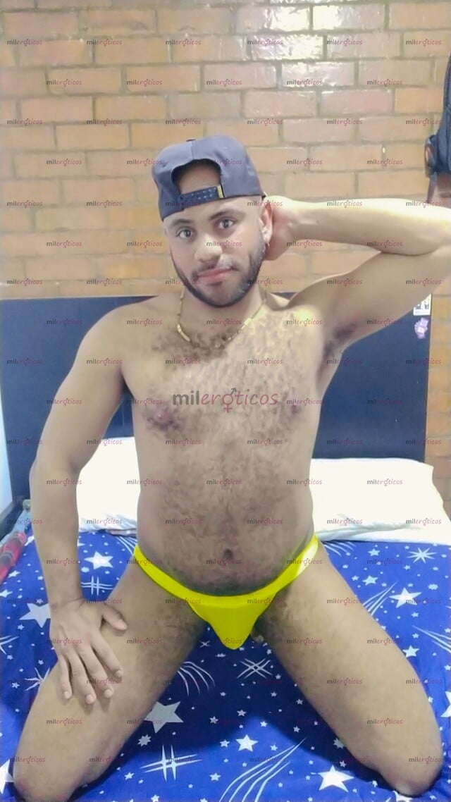 FOTOS DE TU OSITO PASIVO FULL CALIENTE Y SUMISO DISPUESTO A COMPLACERTE EN TODO.
