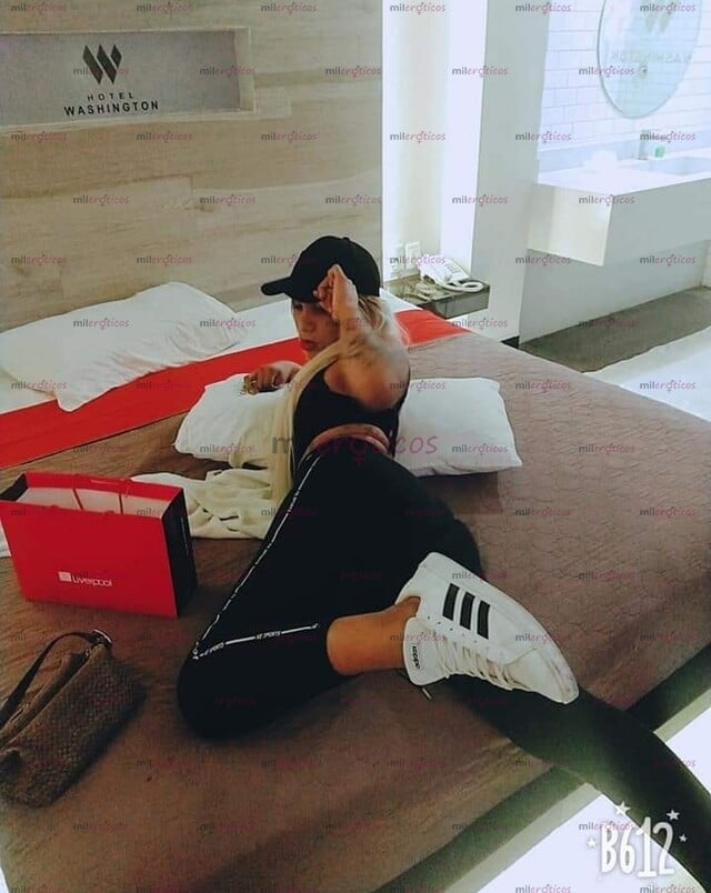 FOTOS DE HOLA AMOR ME PRESENTO BRIANAA SÚPER FEMENINA CON UN RICO CARAMELO