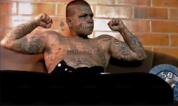 FOTOS DE MACHO DOMINANTE MODIFICADO Y TATUADO DE PIES A CABEZA.