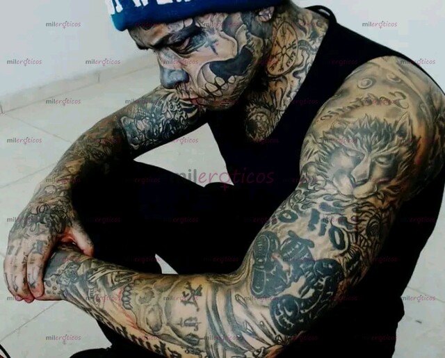 FOTOS DE MACHO DOMINANTE MODIFICADO Y TATUADO DE PIES A CABEZA.