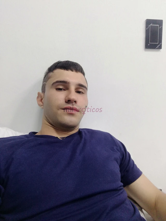 Tengo 25 anos 29 cm buen culo versatil sin problemas de roles 1 78 de alto de buen trato simpatico y discreto serio educado aseado bien caliente morbo...