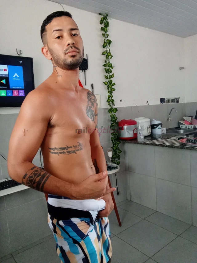 Me chamo murilo tenho 27 anos l sou um cara safado gosto de putarias tenho 21 cm de pika grossa sou viciado em sexo garanto que vou te satisfazer tenh...