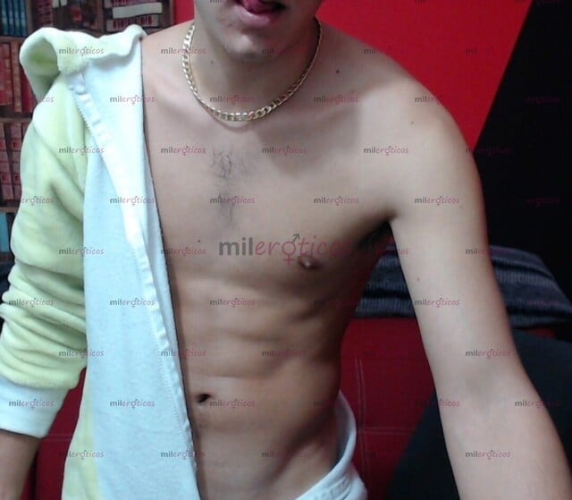 FOTOS DE CHICO LATINO SEXY ATELTICO, GUAPO Y CON BUENA HERRAMIENTA LISTO PARA TI