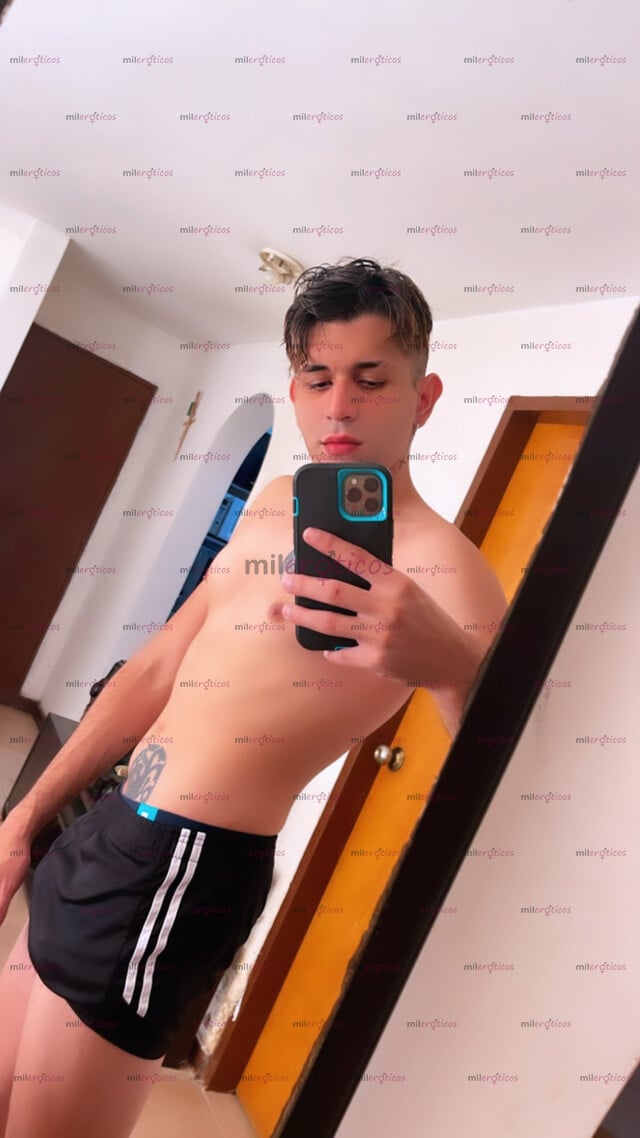 FOTOS DE TWINK ALTO DELGADO VERSÁTIL STYLE JEO EN TODAS MIS REDES