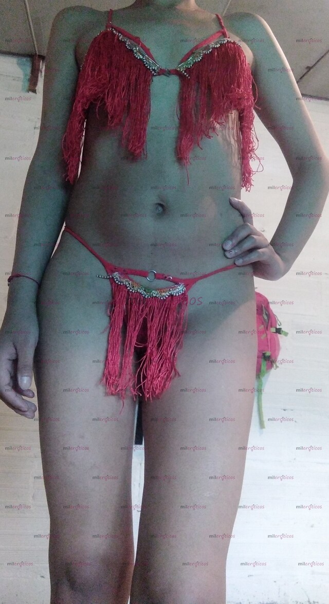 FOTOS DE SOLO VIRTUAL...SEXI MORENA POR CAMARA AMOR