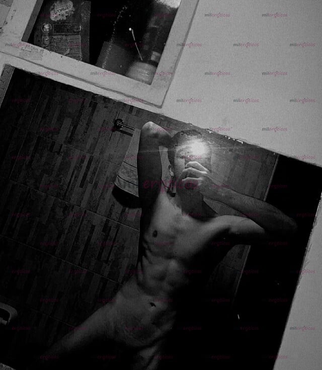 FOTOS DE JOVEN UNIVERSITARIO DISPUESTO A CALMAR TODAS TUS GANAS