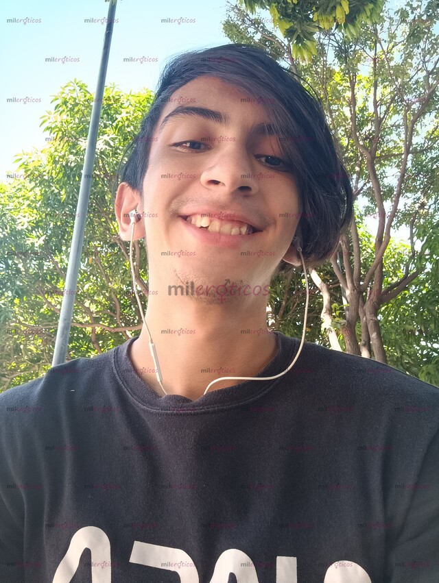 FOTOS DE CHICO 100% COMPLACIENTE, HETERO Y EN BUSCA DE COMPAÑERA MODELO WEBCAM