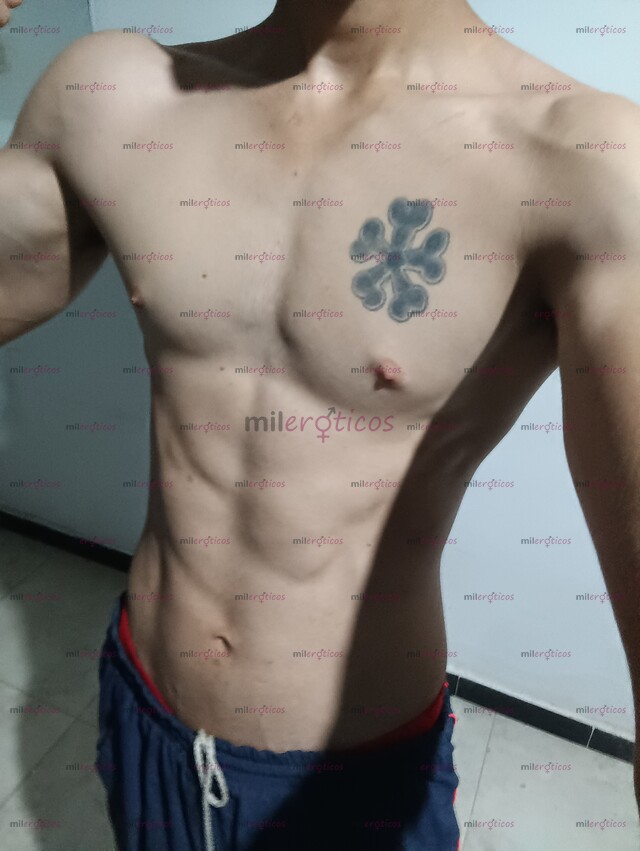 FOTOS DE CHICO 100% COMPLACIENTE, HETERO Y EN BUSCA DE COMPAÑERA MODELO WEBCAM