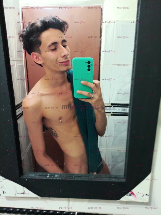 FOTOS DE CHICO DELGADO CALIENTE VERGON SOY MUY CALIENTE QUIERES JUGAR CONMIGO BEBE