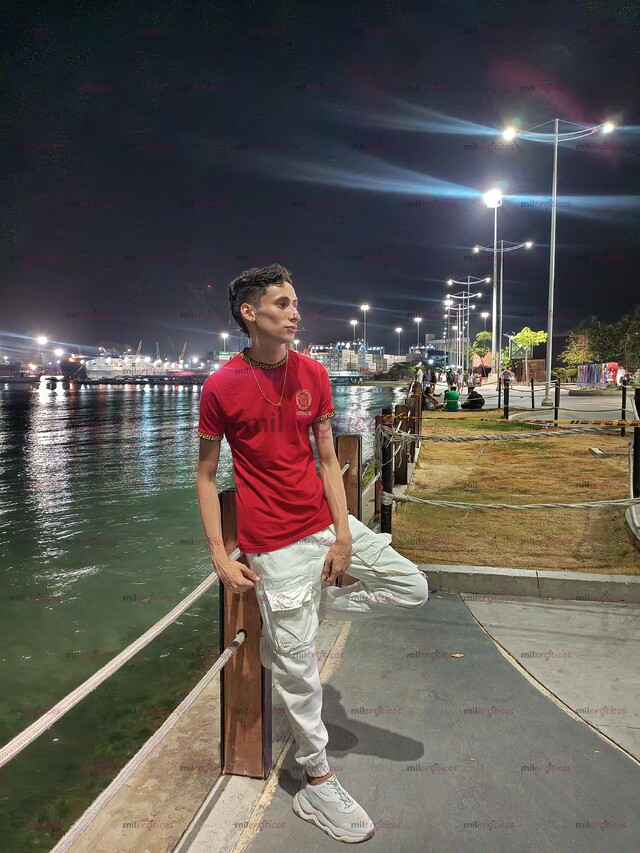 FOTOS DE CHICO DELGADO CALIENTE VERGON SOY MUY CALIENTE QUIERES JUGAR CONMIGO BEBE