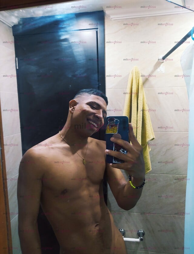 FOTOS DE MORENO ACTIVO PUESTO PARA COMPLACERTE, HACERTE DESEAR SER MÁS MÍA QUE TUYA