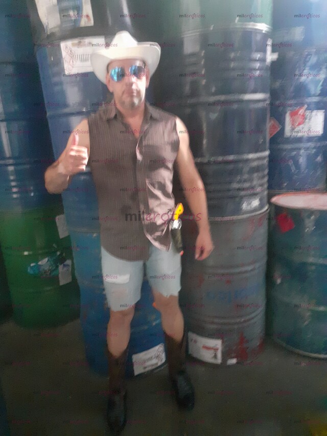 FOTOS DE HOMBRE REALIZA STRIPPERS PARA EVENTO 24 HORAS SIN AFANES